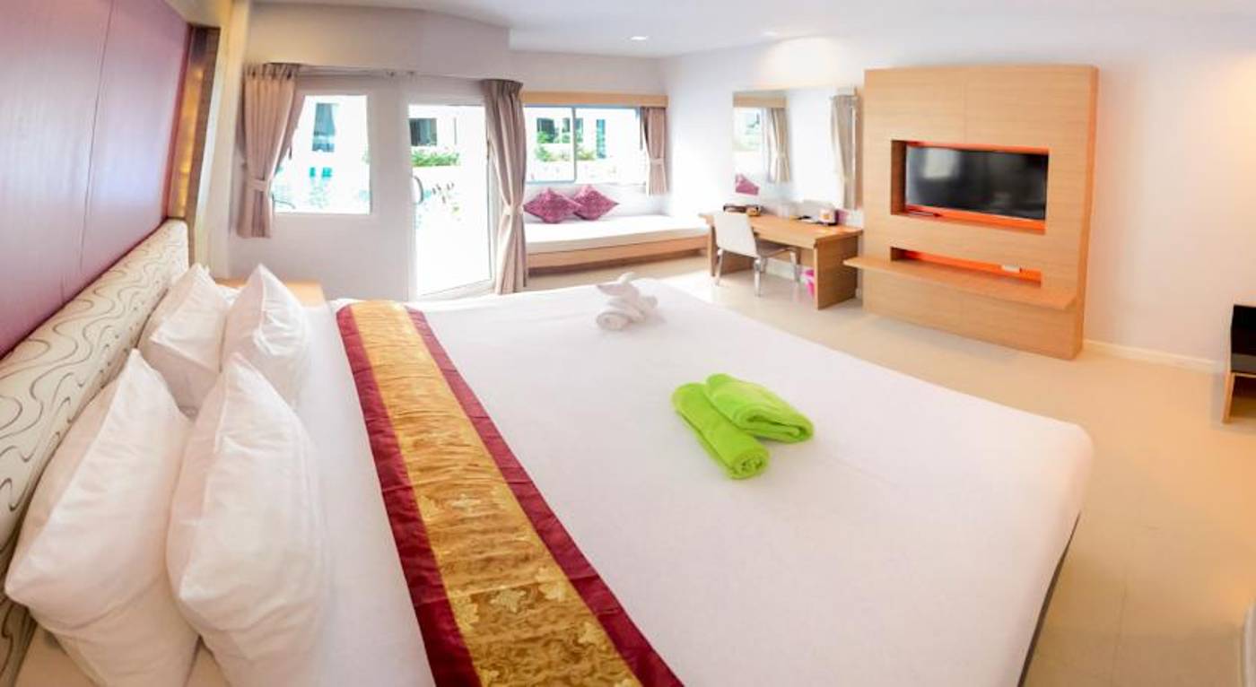 Andatel-Grand-----Patong-Phuket-Room-18
