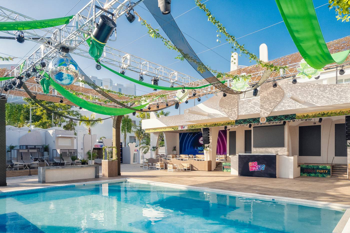 Riu-Caribe-All-Inclusive-Pool-15