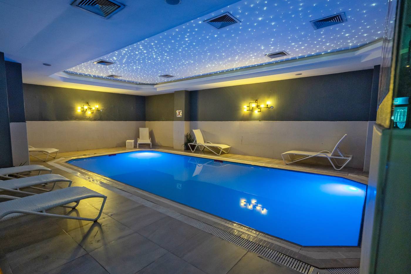 The-Greenpark-Hotel-Taksim-Pool-16