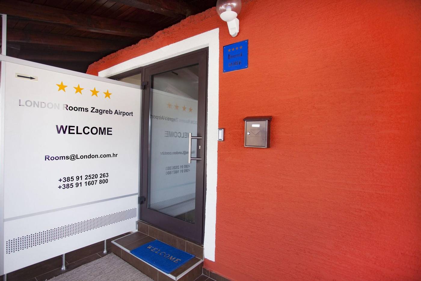 London Rooms Zagreb Airport-Croatia-VELIKA GORICA-General view-3