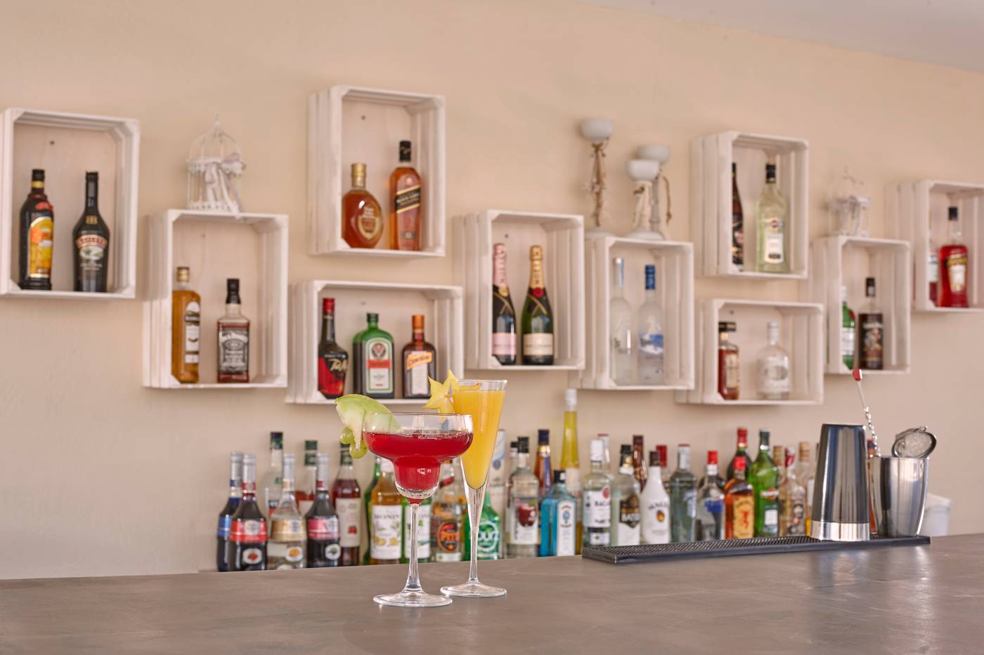 Aliter-Suites-Bar-39