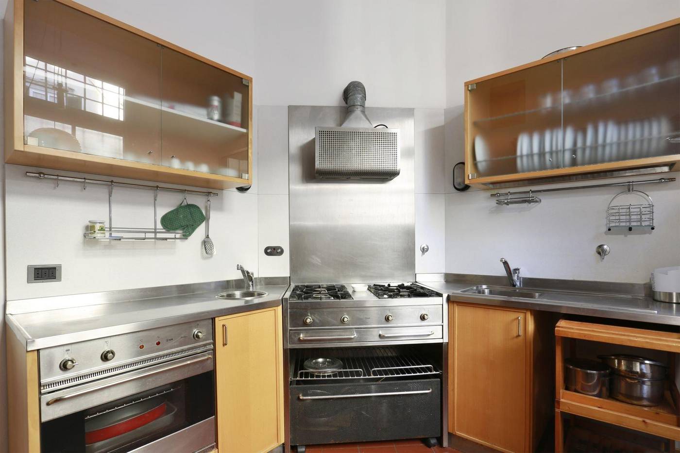 B-B-Pergola-House-Sports-and-Entertainment-10