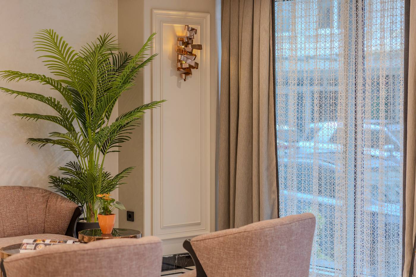 Grand-Hilarium-Hotel-Lobby-6