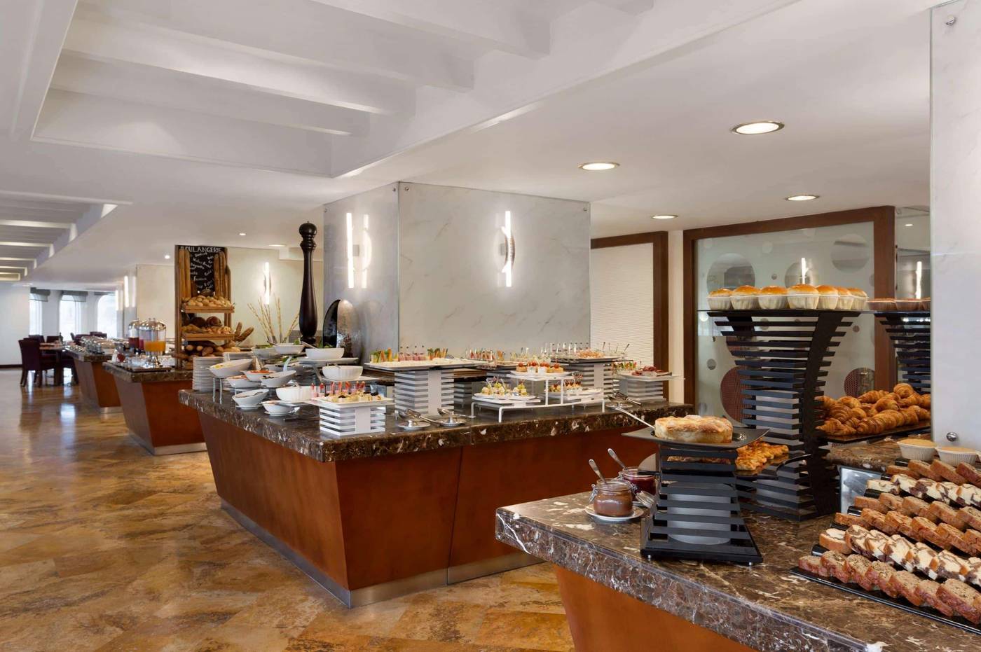 Grand-Regency-Doha--Trademark-Collection-Wyndham-Restaurant-21