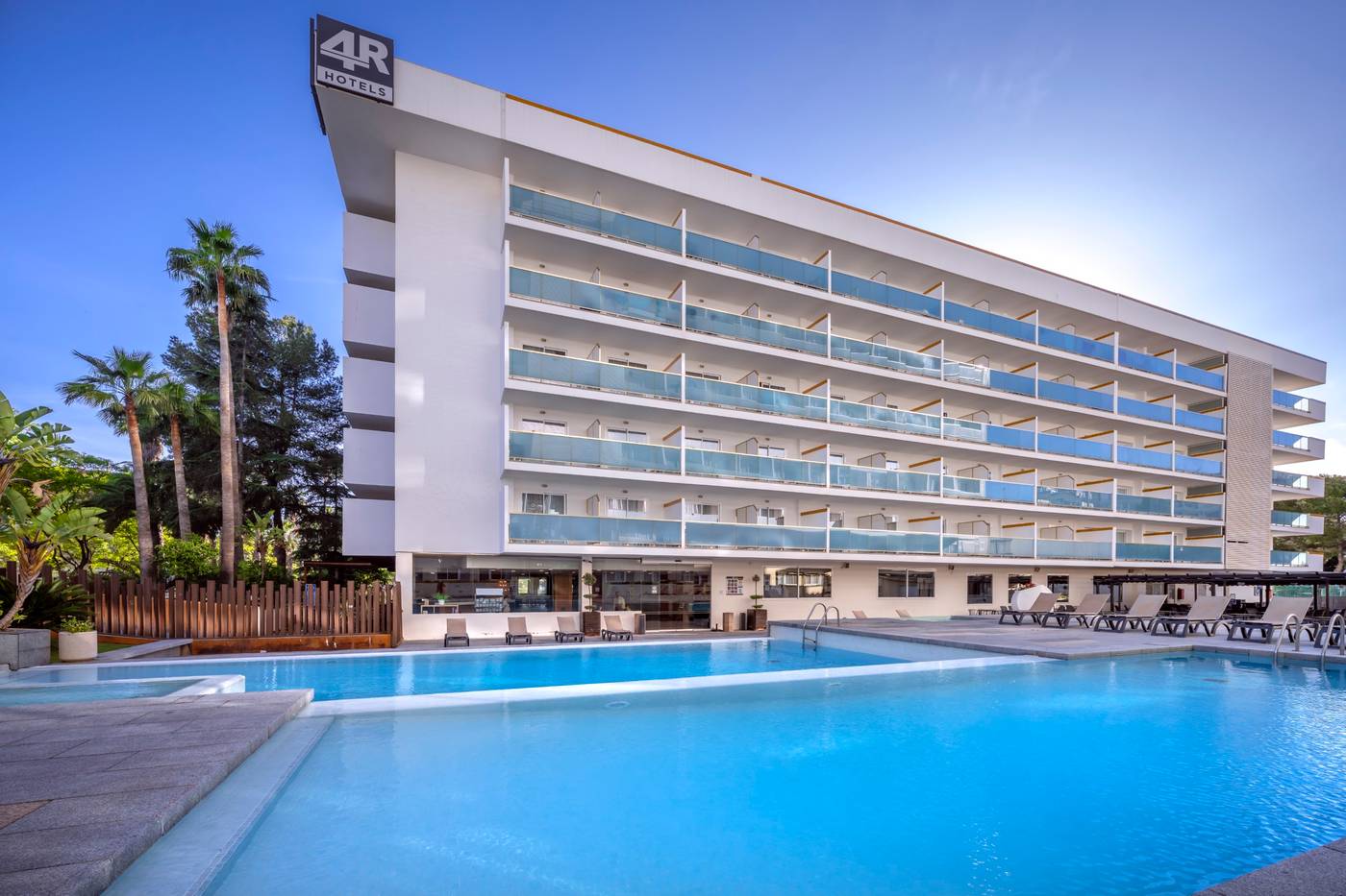 4R-Salou-Park-Resort-II-Pool-5