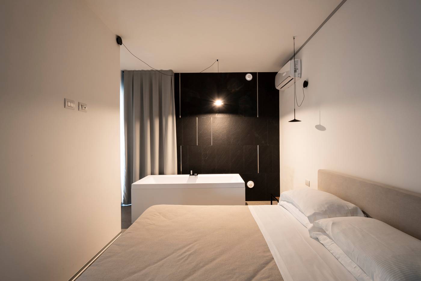 Alkamuri-Posh-Hotel---Spa-Room-32