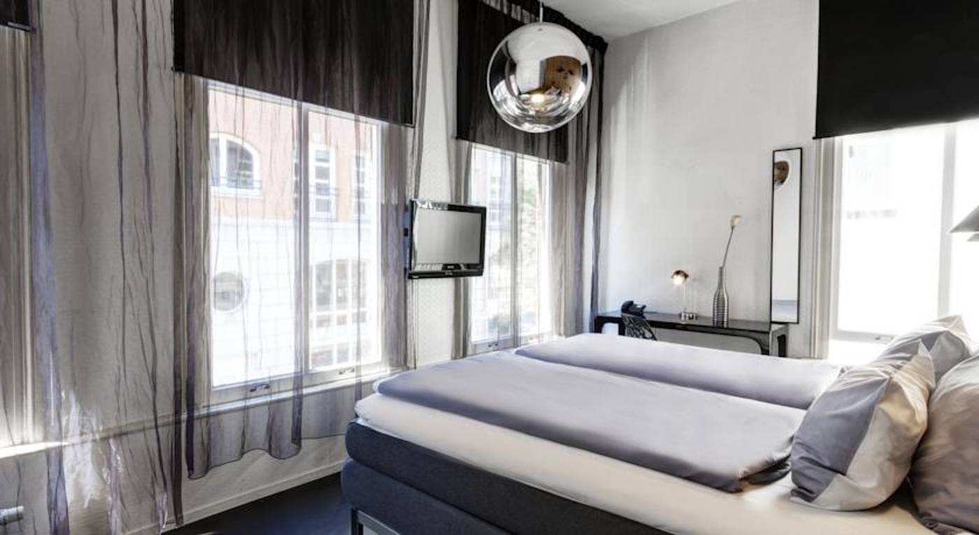Hotel-V-Frederiksplein-Room-33