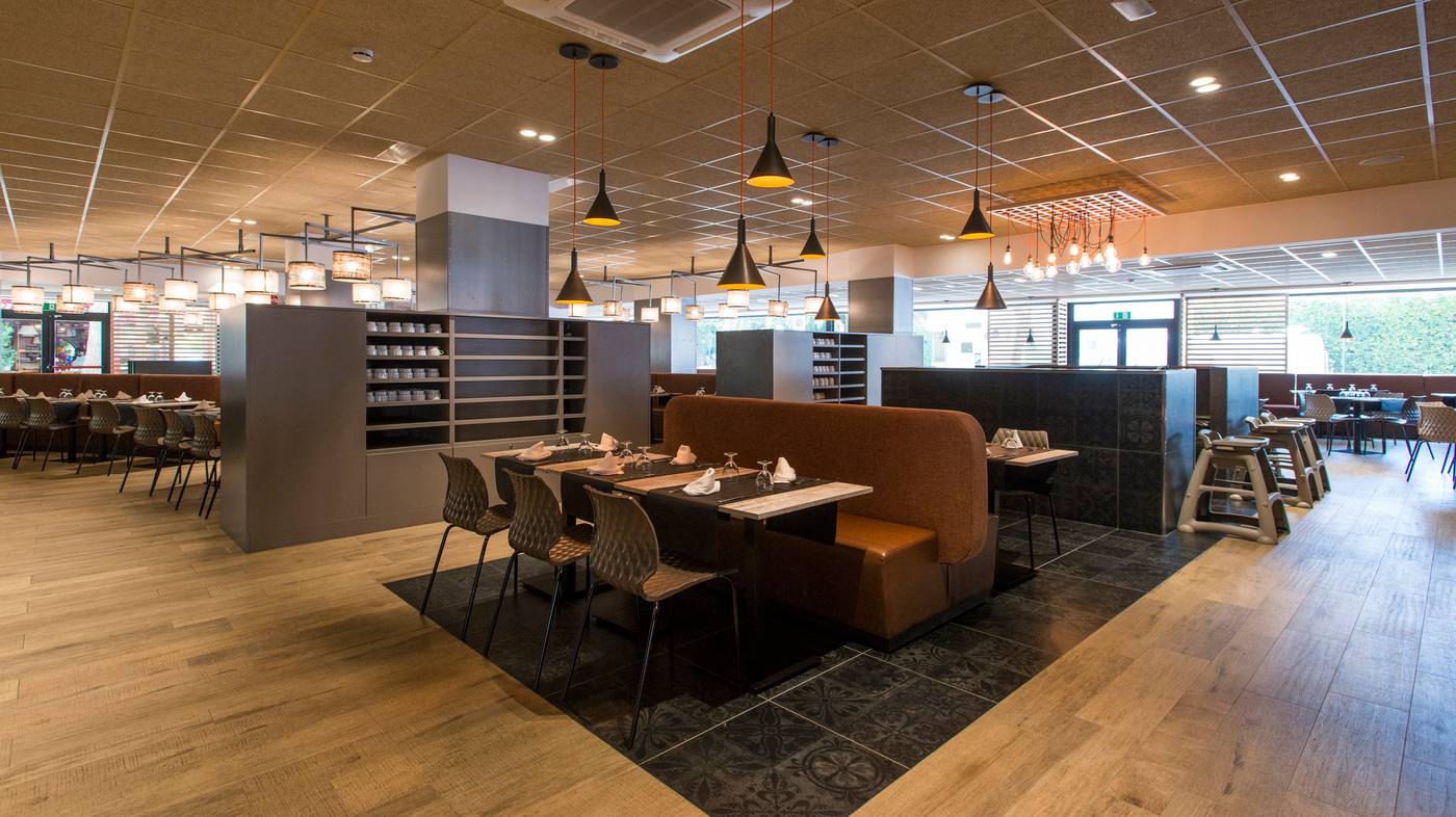 California-Apartments-III-Y-IV-Restaurant-23