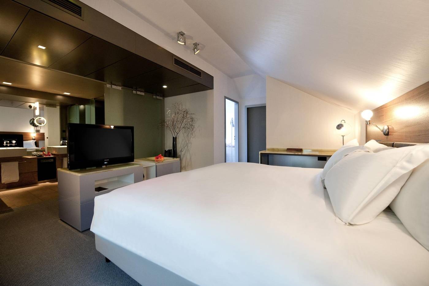 Sofitel-Munich-Bayerpost-Room-30