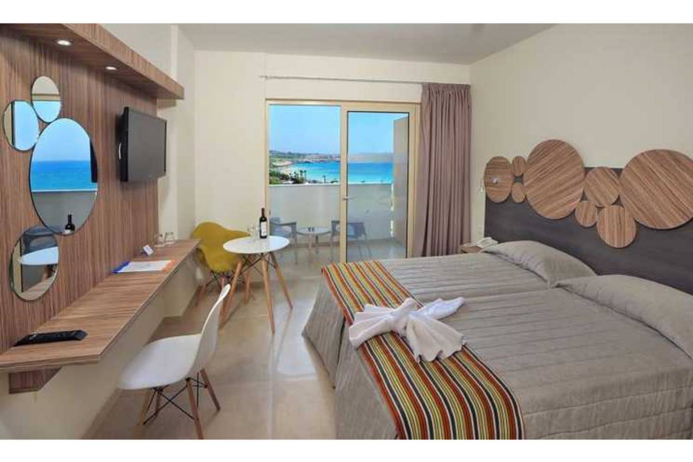 Nelia-Gardens-Room-14