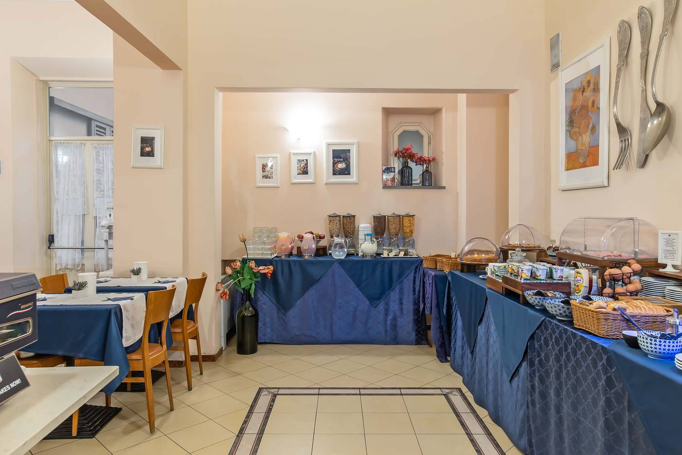 Hotel-Bonifacio-Restaurant-12