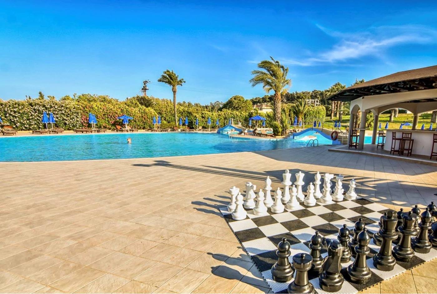 Kresten-Palace-Pool-11