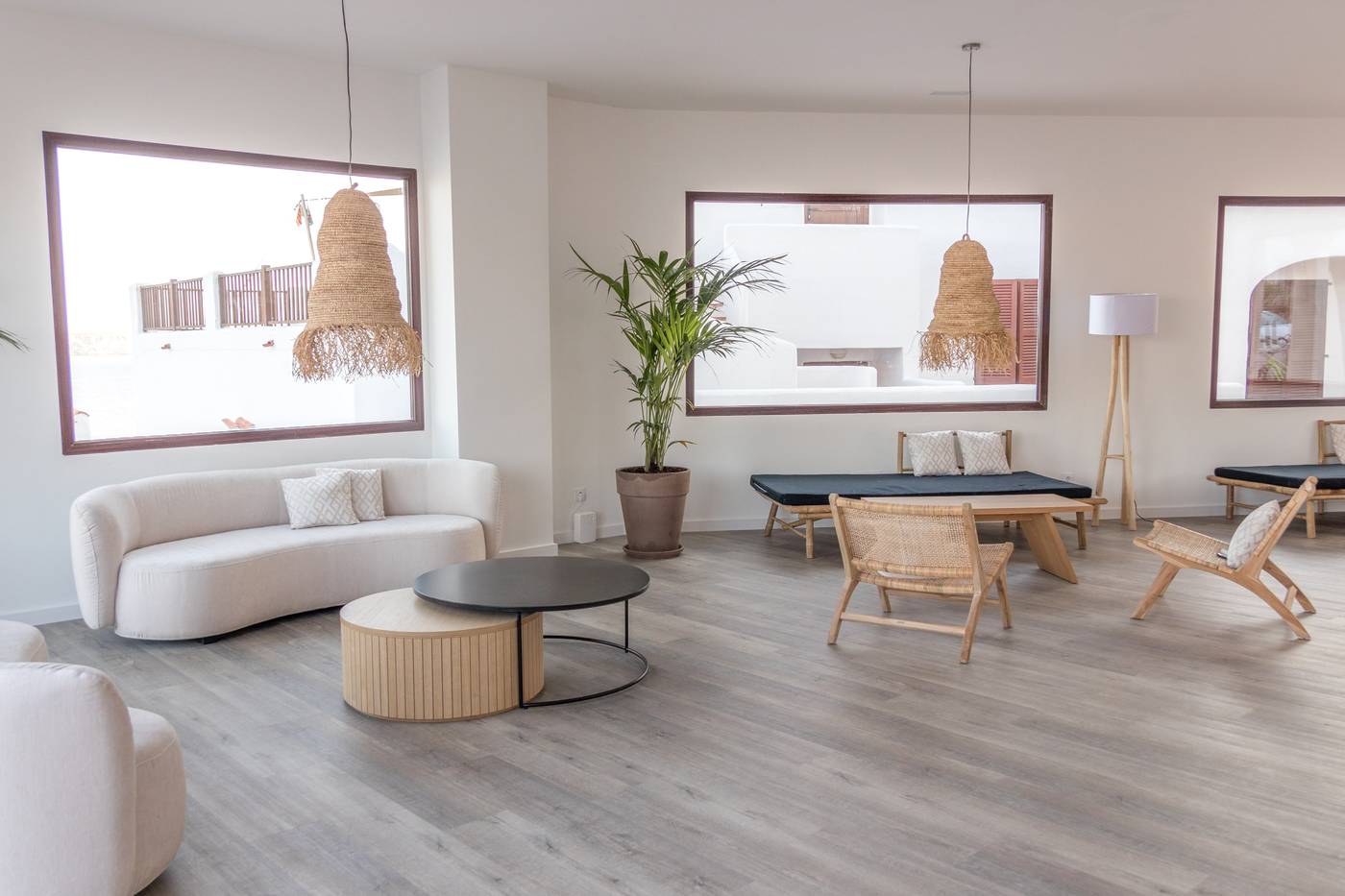 Tramontana-Park-Lobby-43