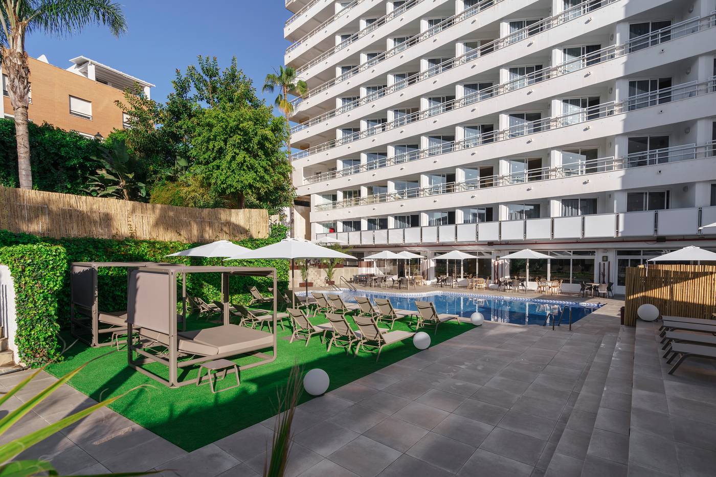 AluaSoul-Costa-Malaga-adults-reccommended-Pool-1