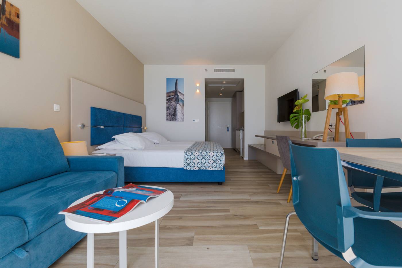 Romana-Beach-Apartments-Room-20