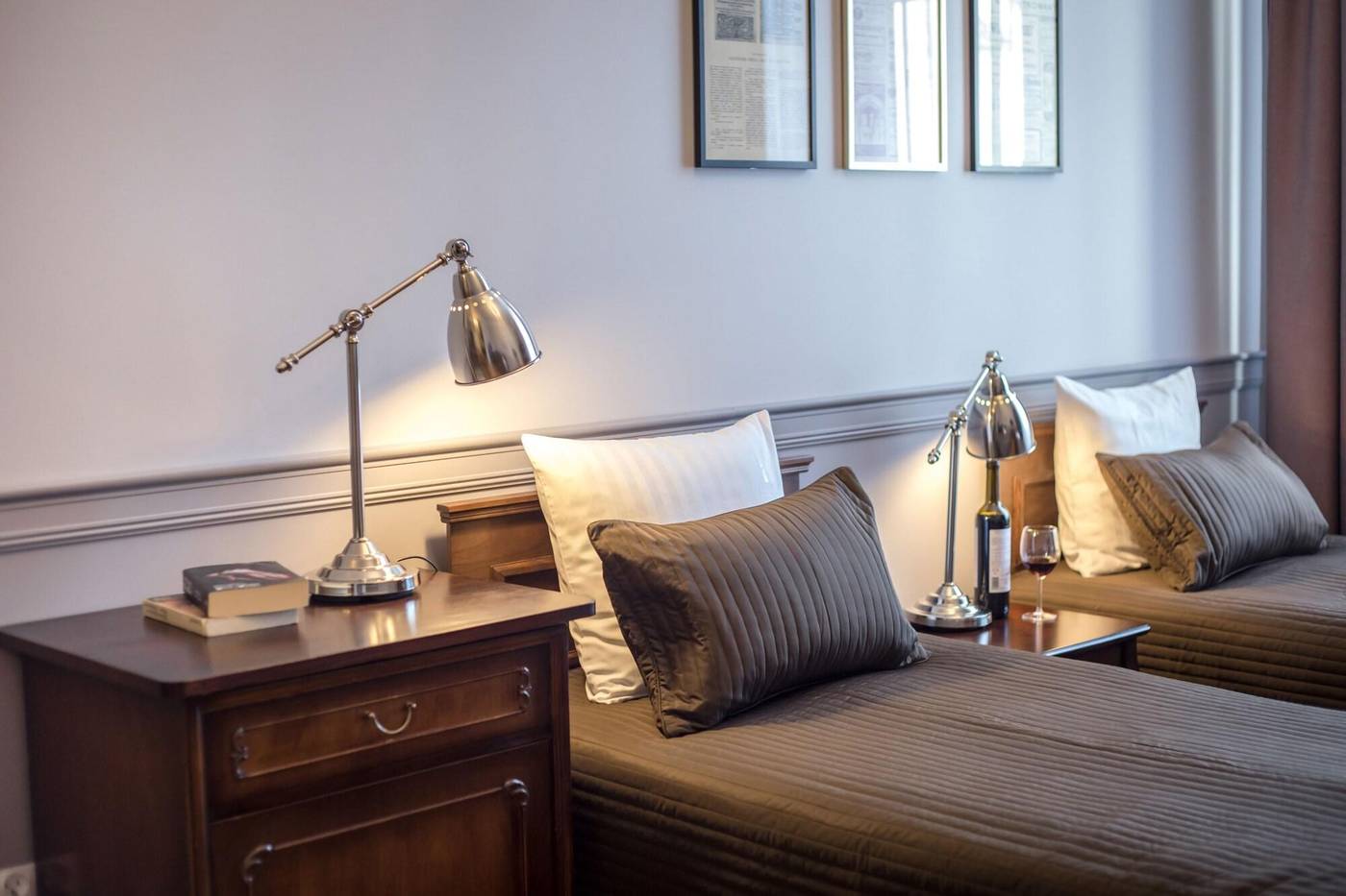 Scharffenberg-Apartments-Main-Square-Room-40