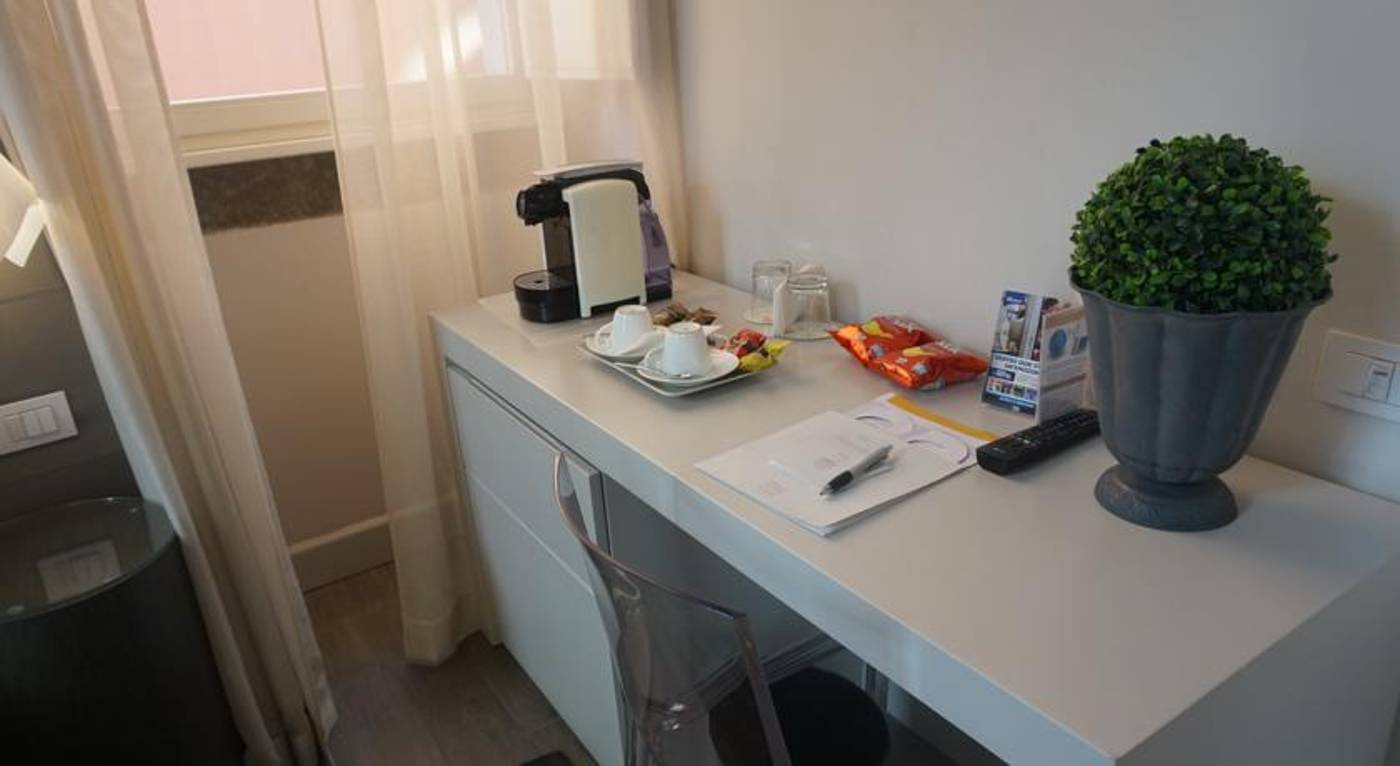 Trevi-Palace-Luxury-Inn-Room-29