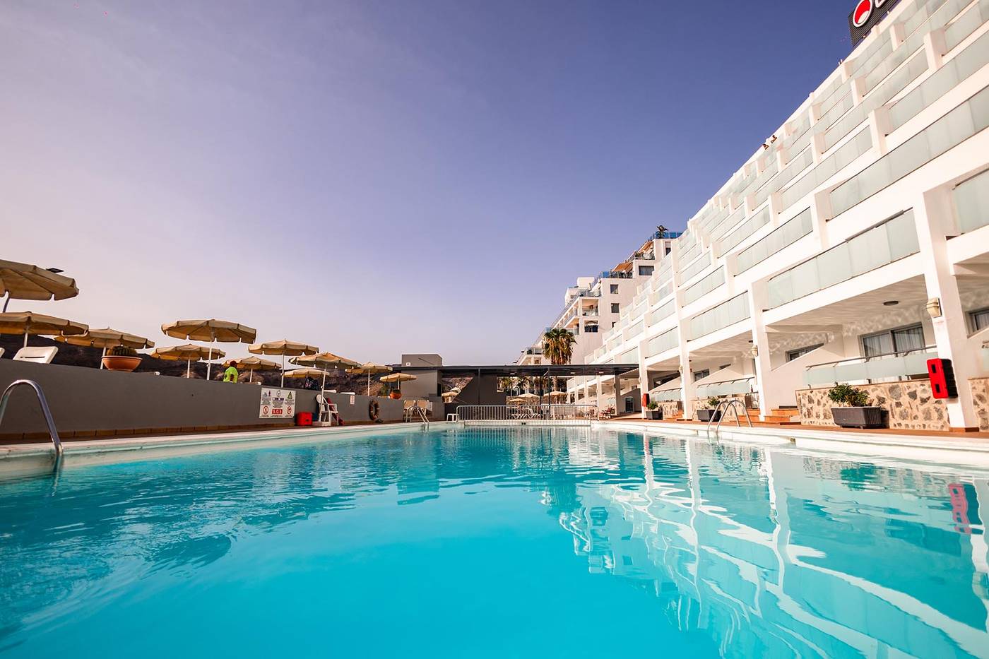 Servatur-Castillo-de-Sol-Pool-2