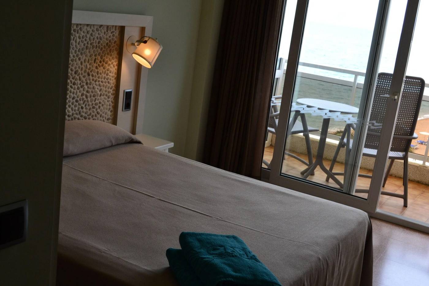 Hotel-Caprici-Room-22