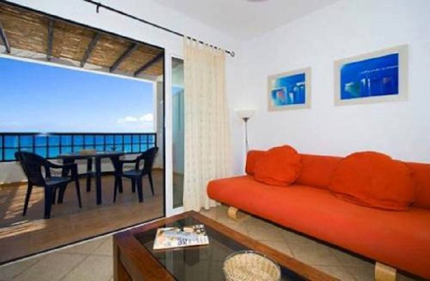 Ereza-Apartamentos-La-Avenida-Room-9