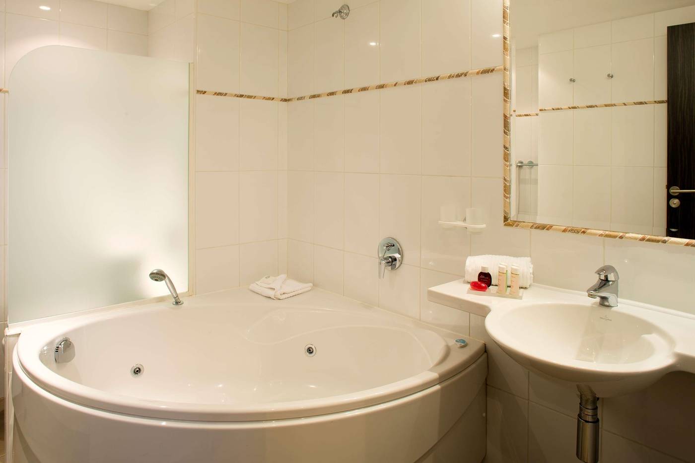 Best-Western-Premier-Mondial-Room-54