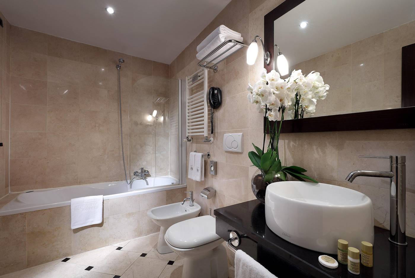 International-Palace-Room-30