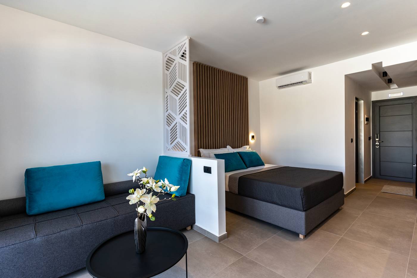 Zoes-Hotel-Room-33