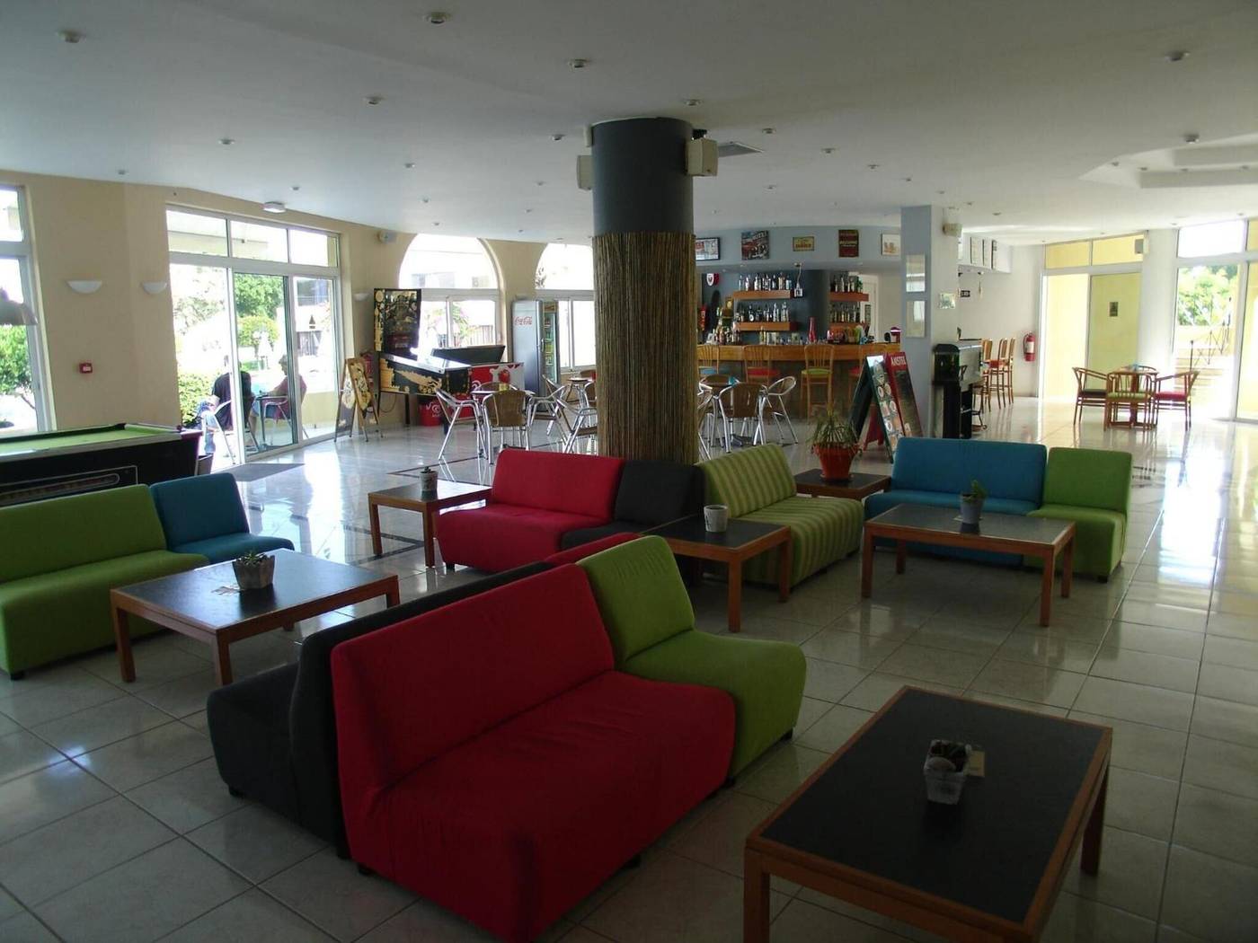 Summerland-Hotel-and-Bungalows-Lobby-30