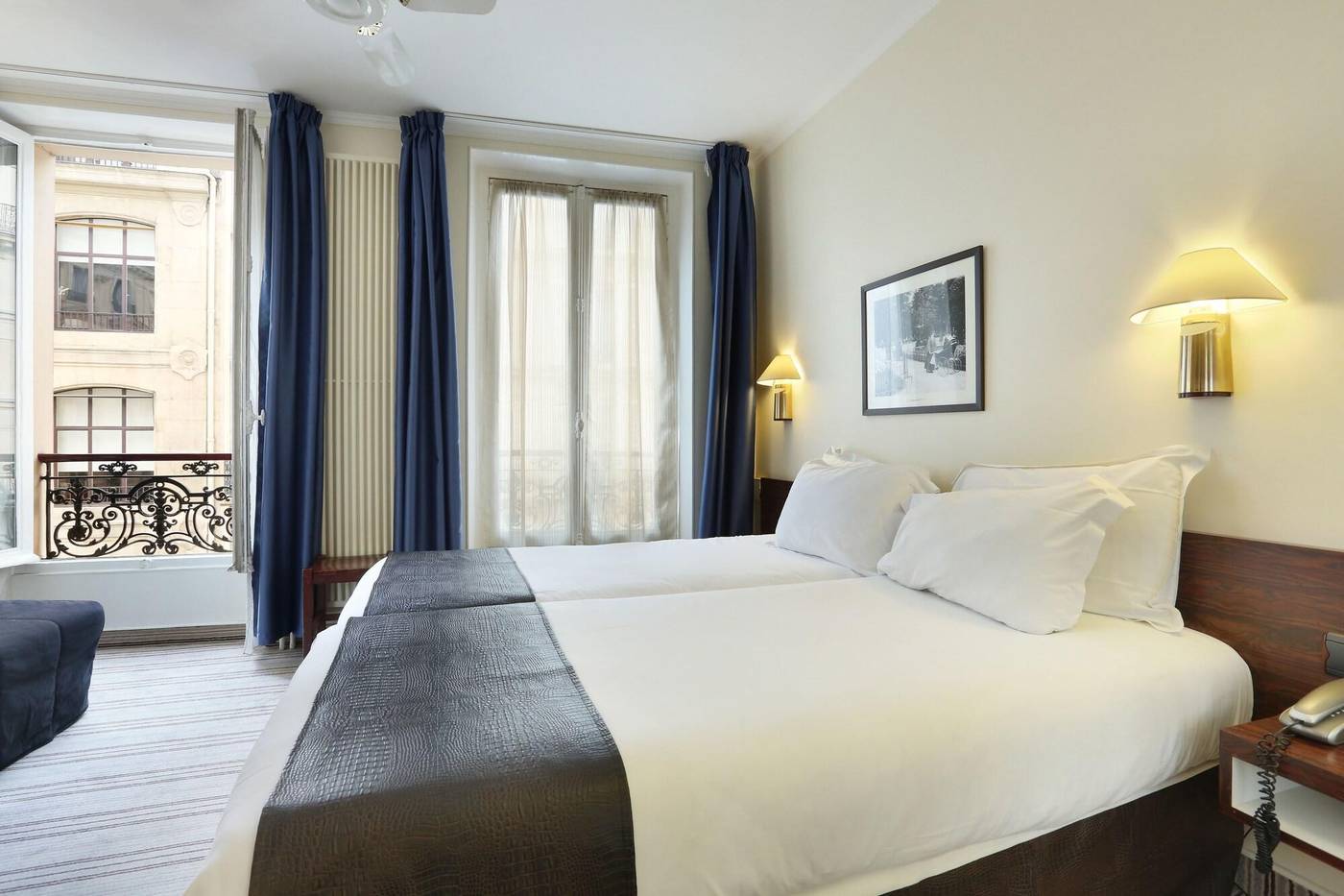 Hotel-du-College-de-France-Room-8