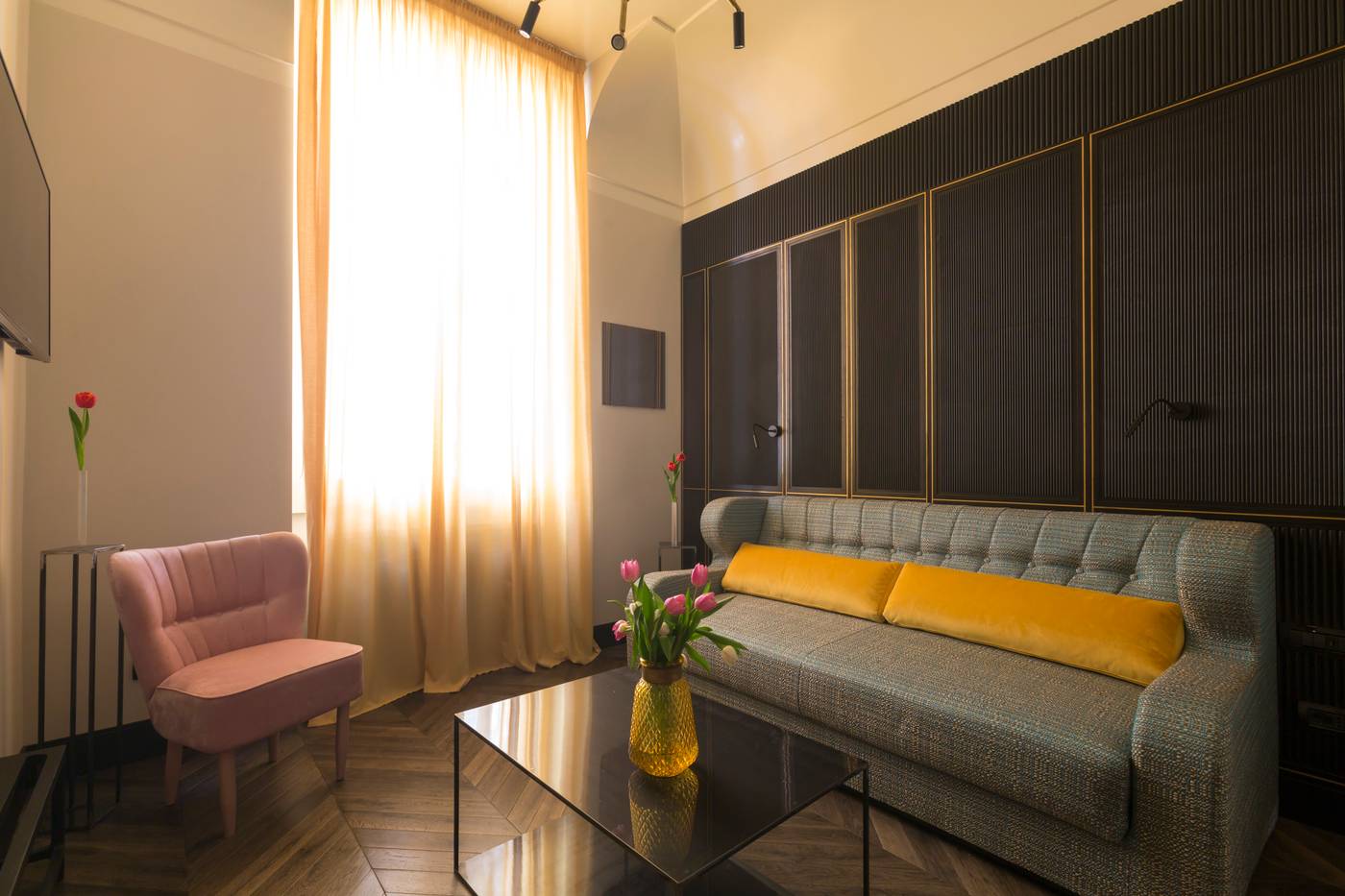 The-H-All-Tailor-Suite-Roma-Room-29