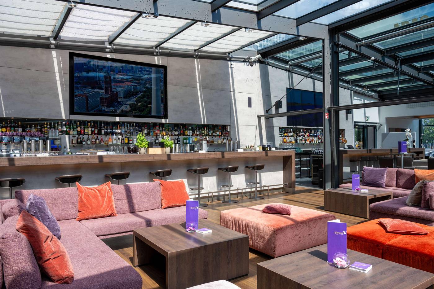 Park-Inn-by-Radisson-Berlin-Alexanderplatz-Restaurant-14