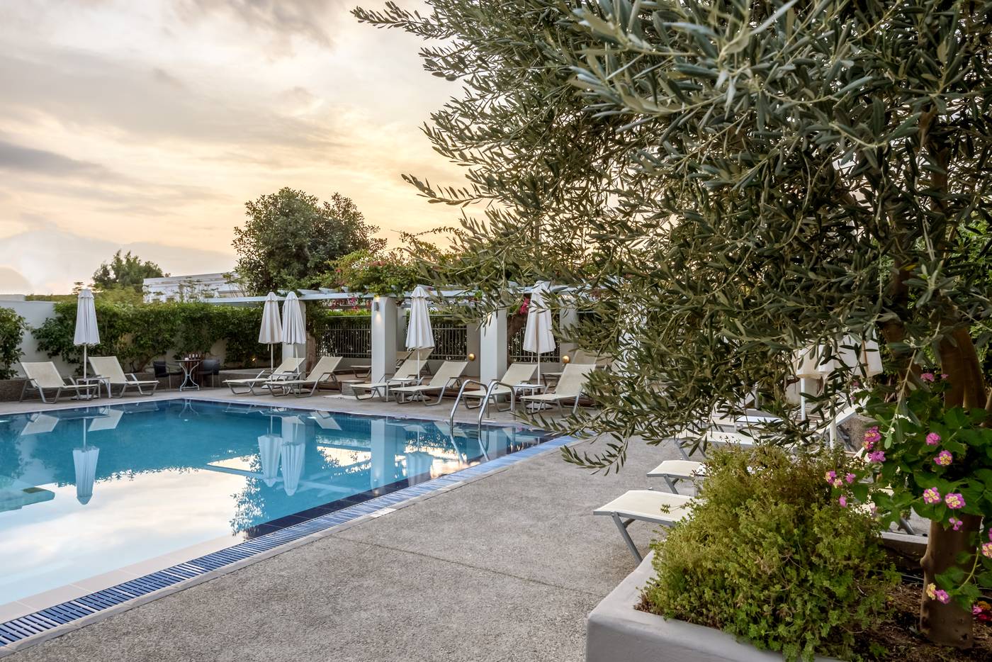 Nissia-Apartments-Pool-1