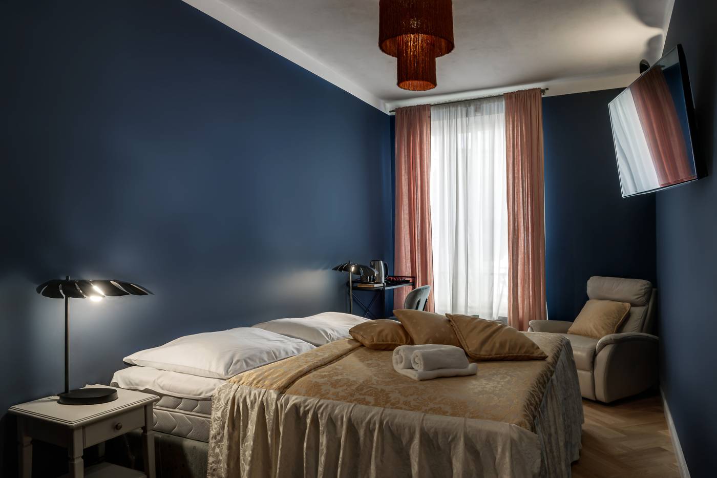 Louren---The-Bridge-Inn-Room-14