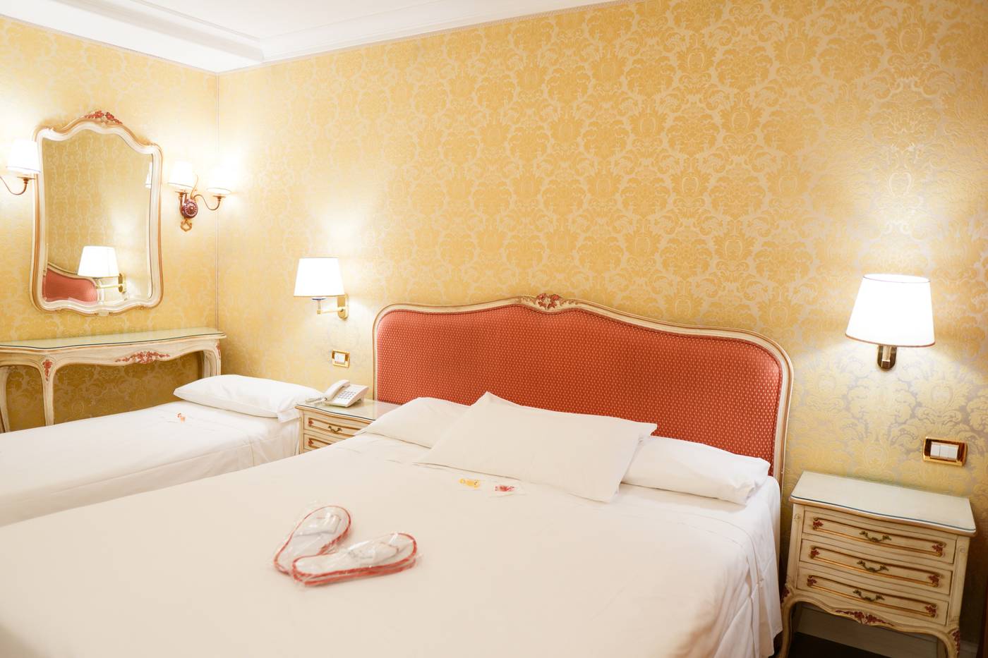 Hotel-Antiche-Figure-Room-42