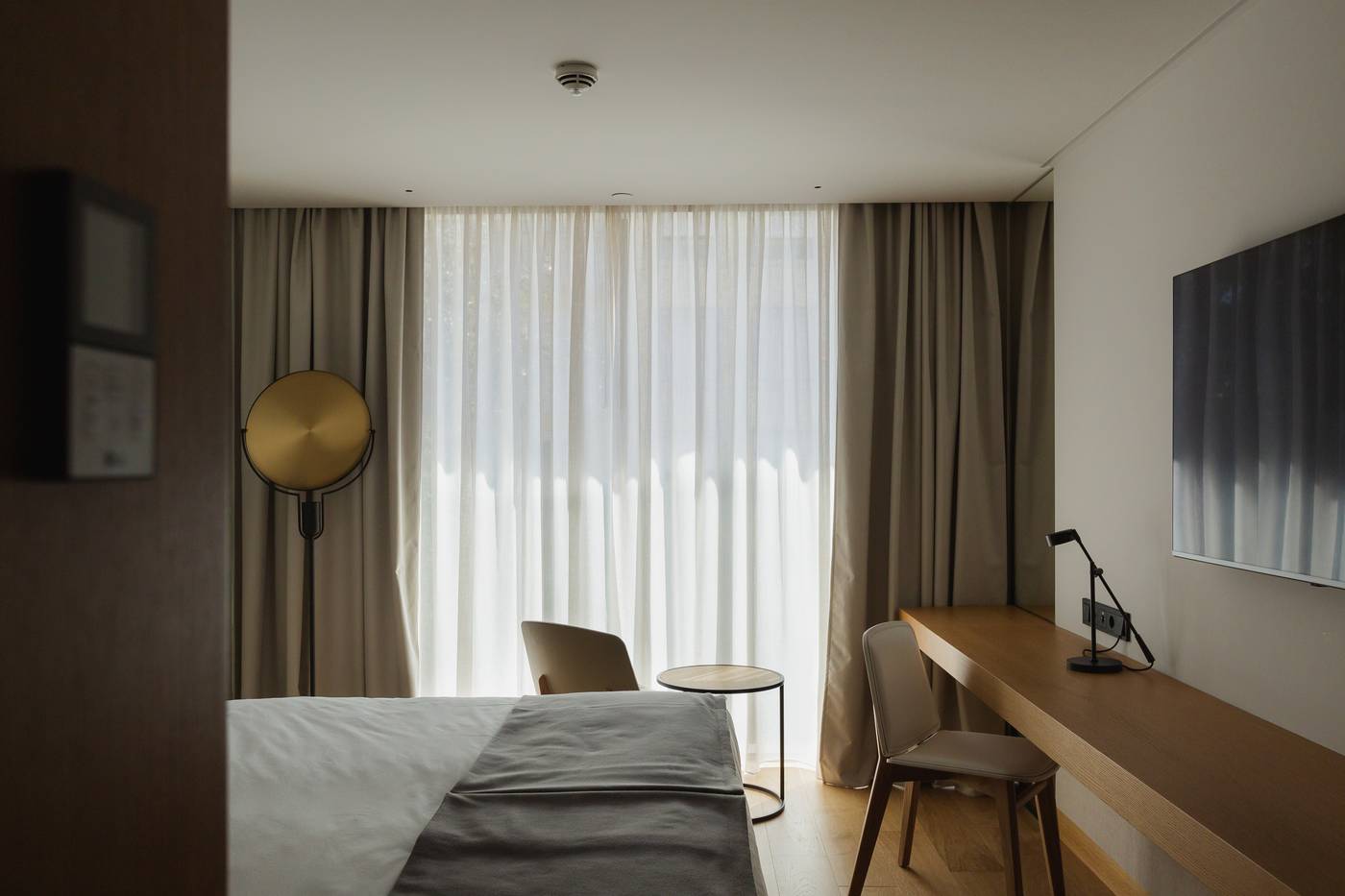 Lumen-Hotel-and-The-Lisbon-Light-Show-Room-27