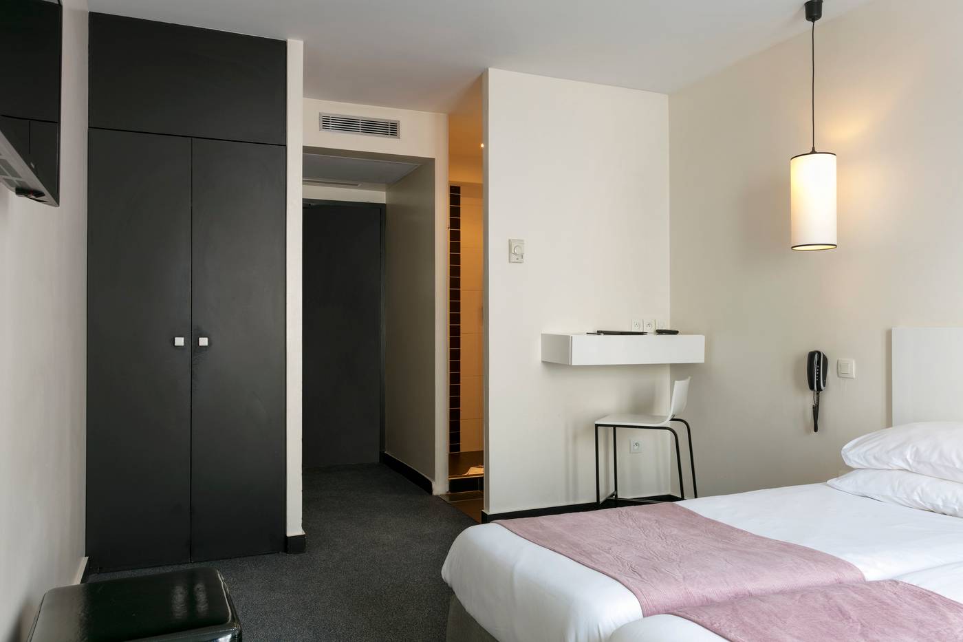 Hotel-Standard-Design-Room-7