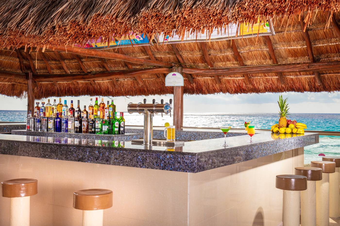 Crown-Paradise-Club-Cancun-Bar-20