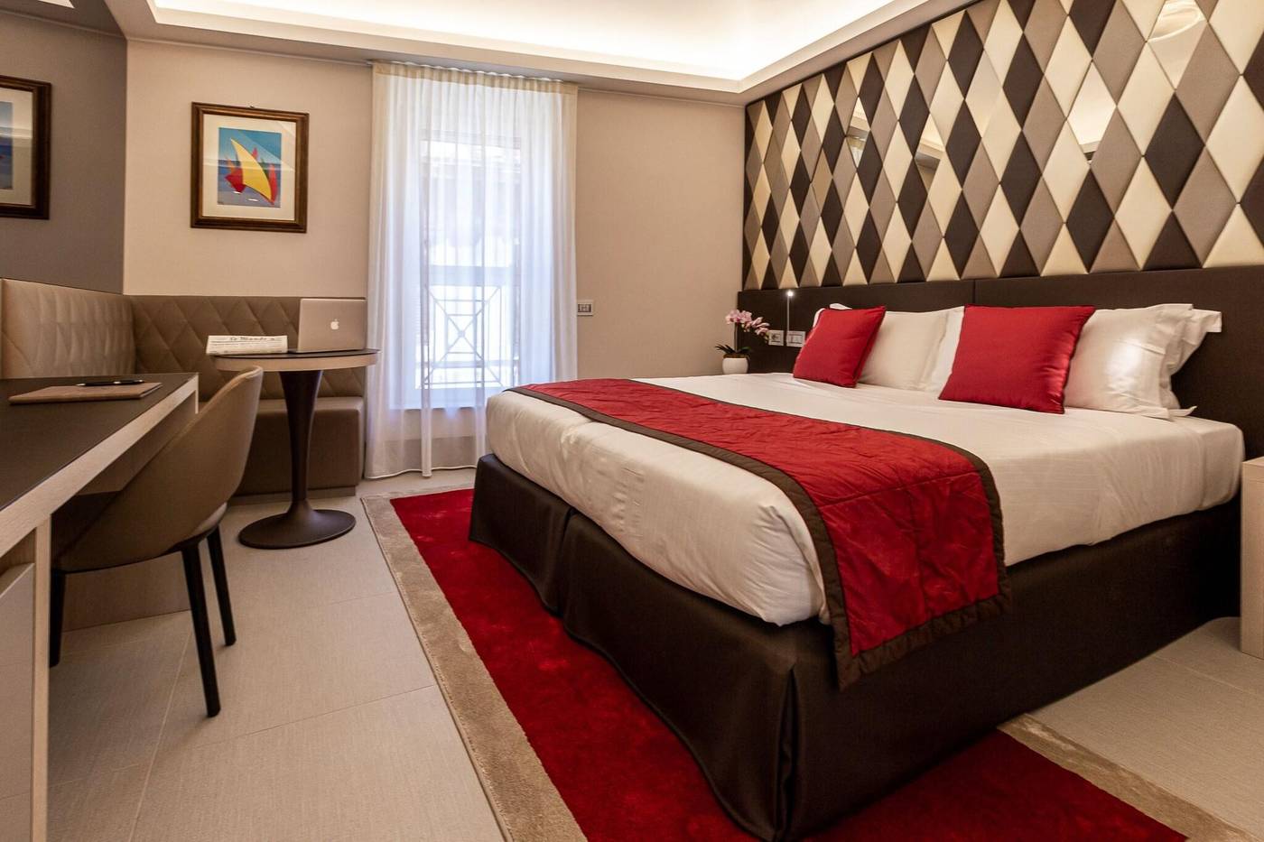 Harry-s-Bar-Trevi-Hotel---Restaurant-Room-21