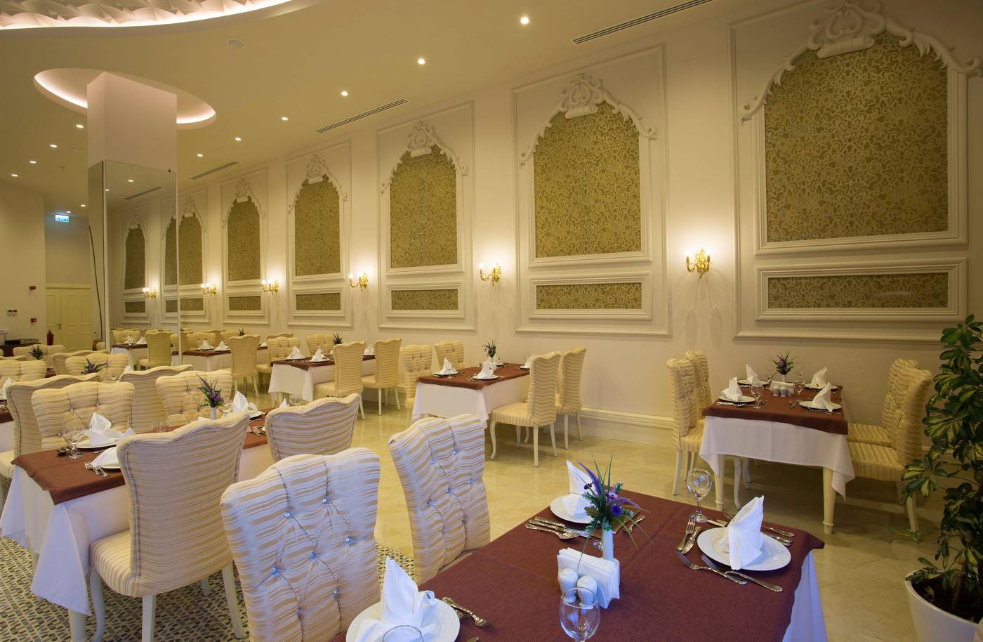 Water-Side-Resort-and-Spa-Restaurant-32