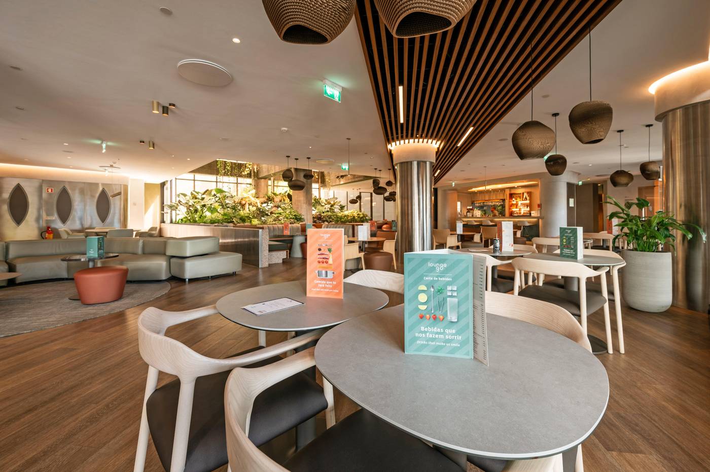 Holiday-Inn-Lisbon-Continental-Bar-15