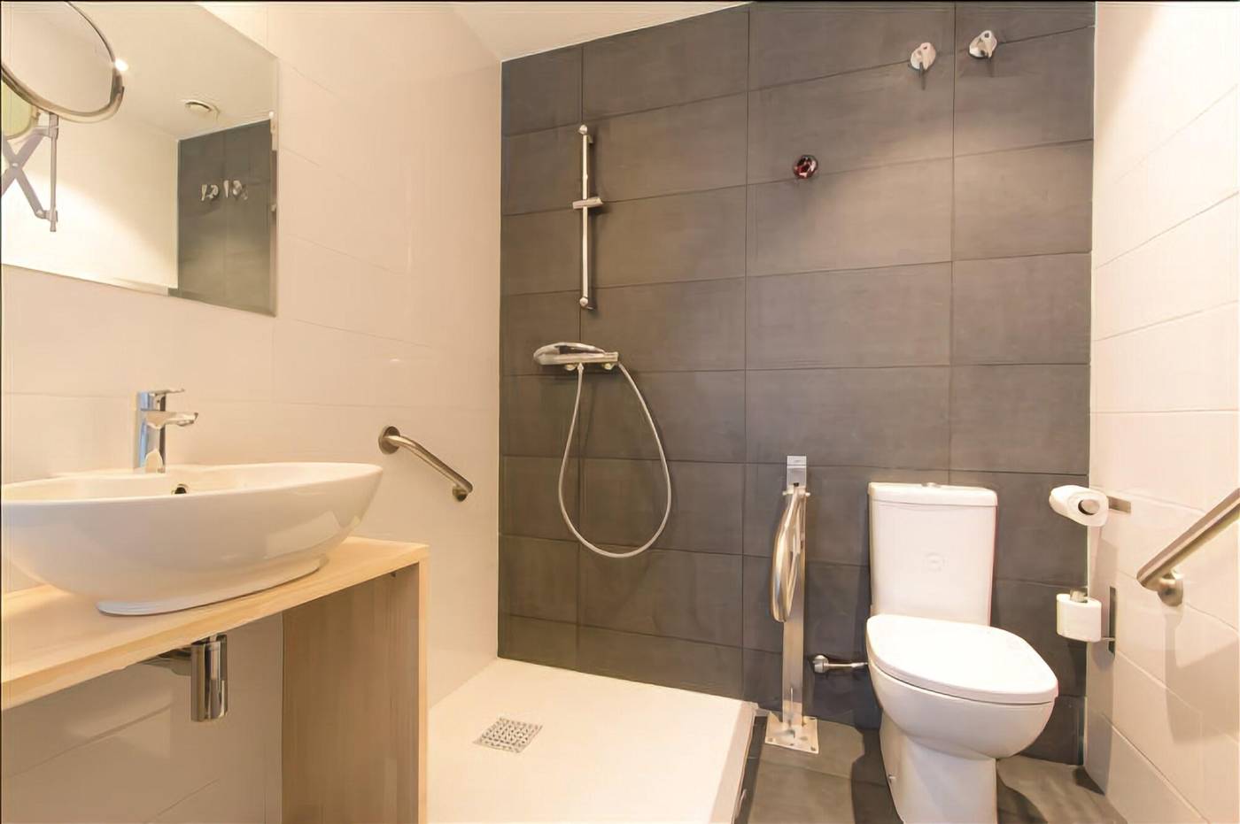 Bilbao City Rooms-Spain-BILBAO-Room-10