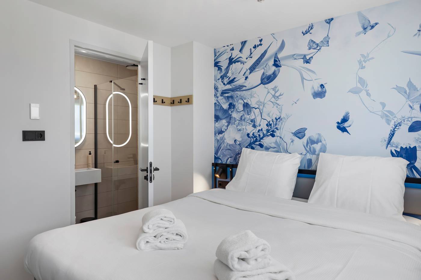 Dutch-Design-Hotel-Vondelpark-Room-12