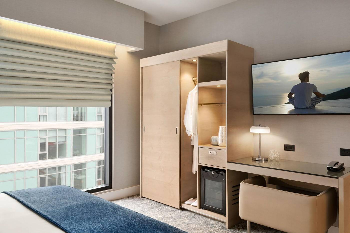 Seaside-Hotel-North-Vancouver-Room-15