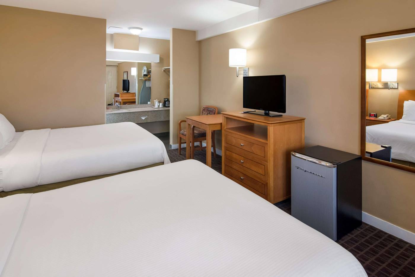 SureStay-by-Best-Western-North-Vancouver-Capilano-Room-12