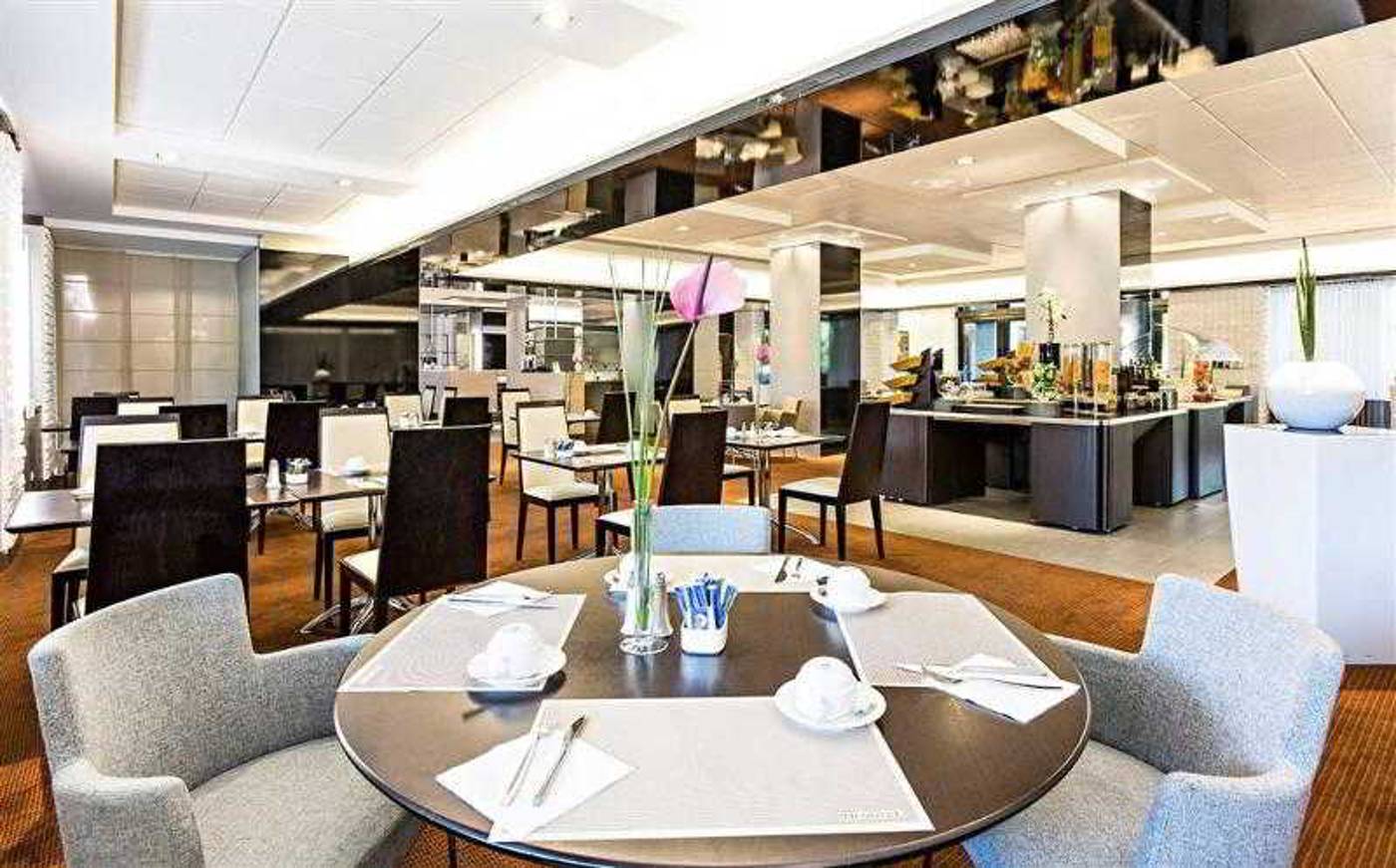 -o-Hostel-Milano-Ca--Granda-Restaurant-33