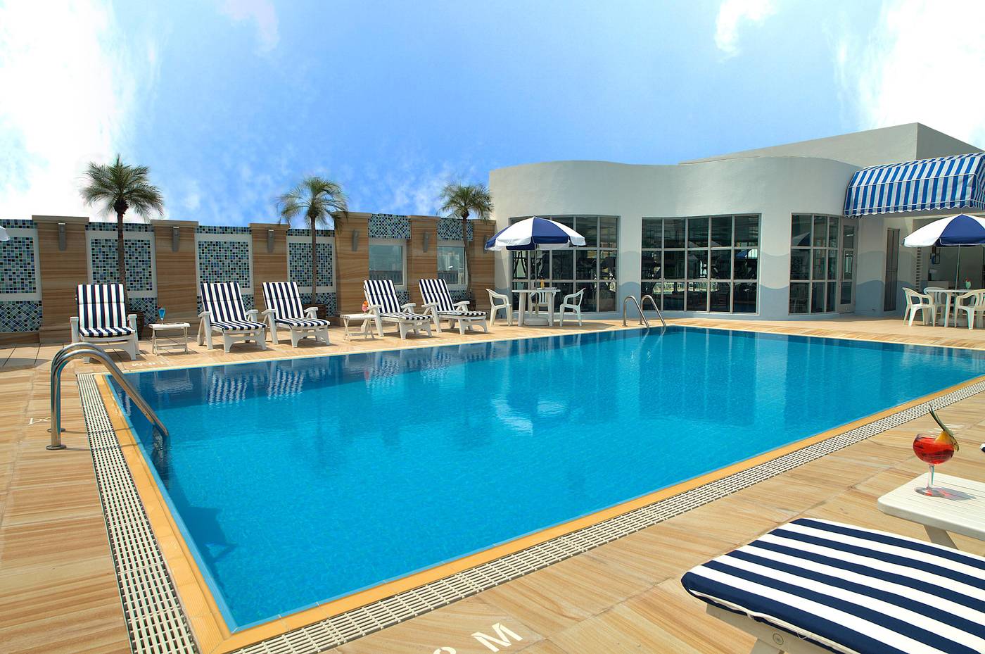 Metropark-Hotel--Kowloon-Pool-1