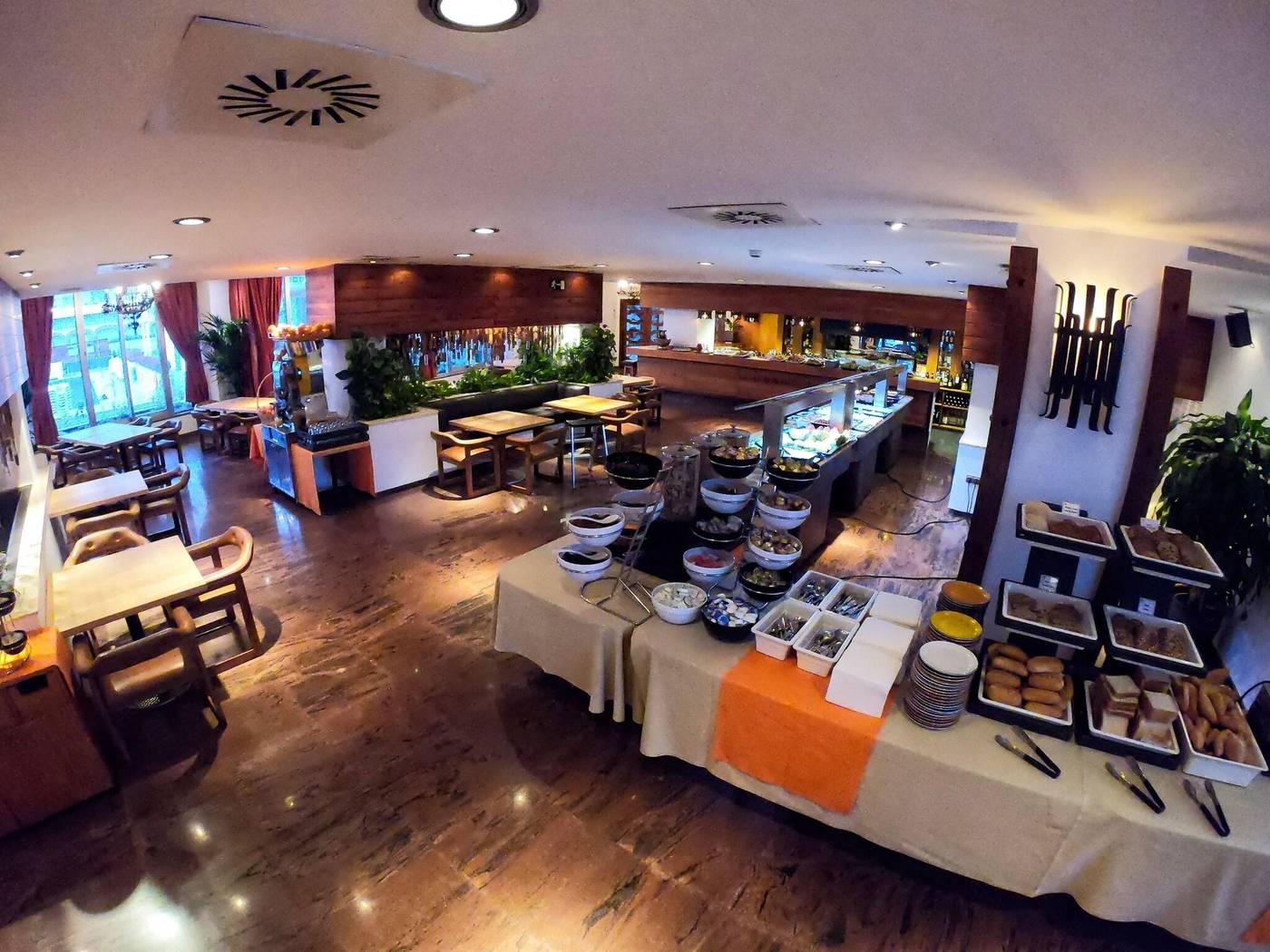 Bajondillo-Restaurant-40