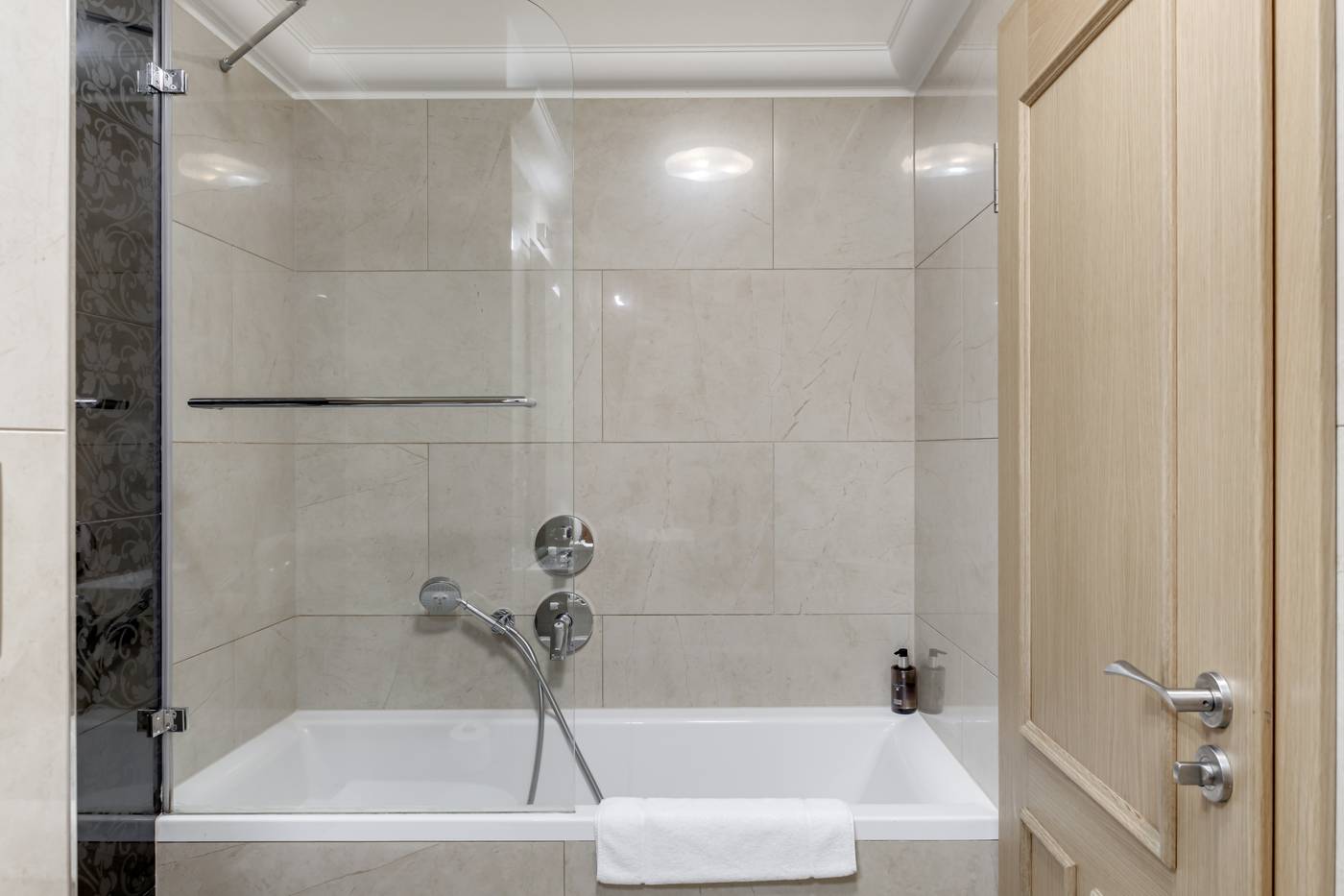 Louren---The-Bridge-Inn-Room-23