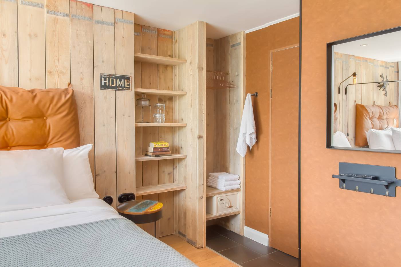 Max-Brown-Hotel-Museum-Square--part-of-Sircle-Collection-Room-15