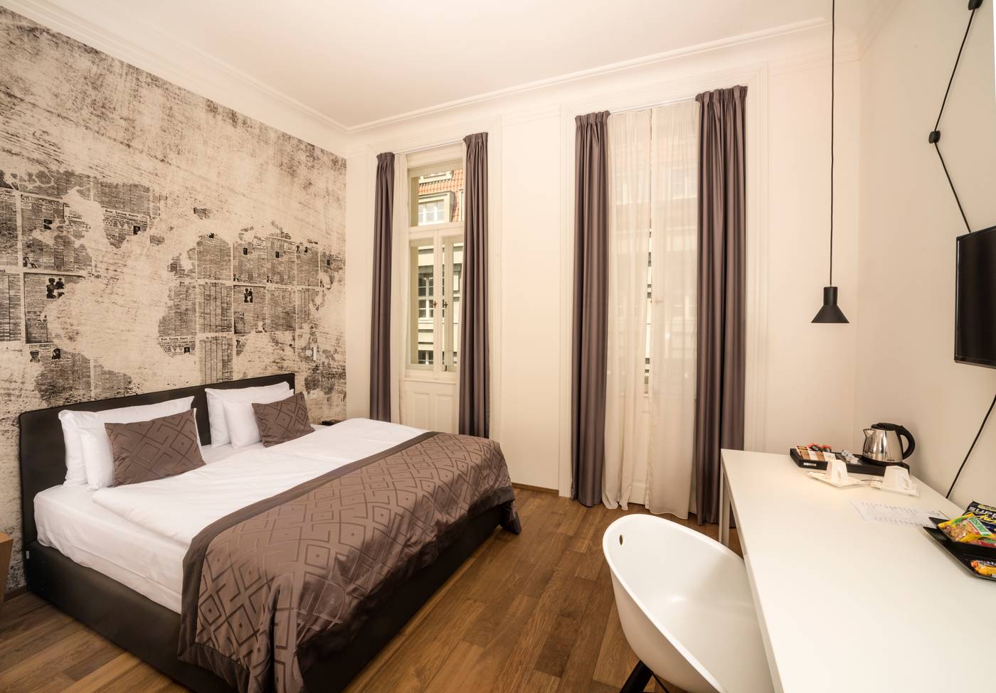 Golden-Crown-Room-16